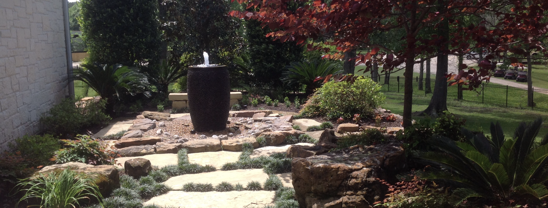 Dille Landscapes has provided <br />
landscape services since 1990